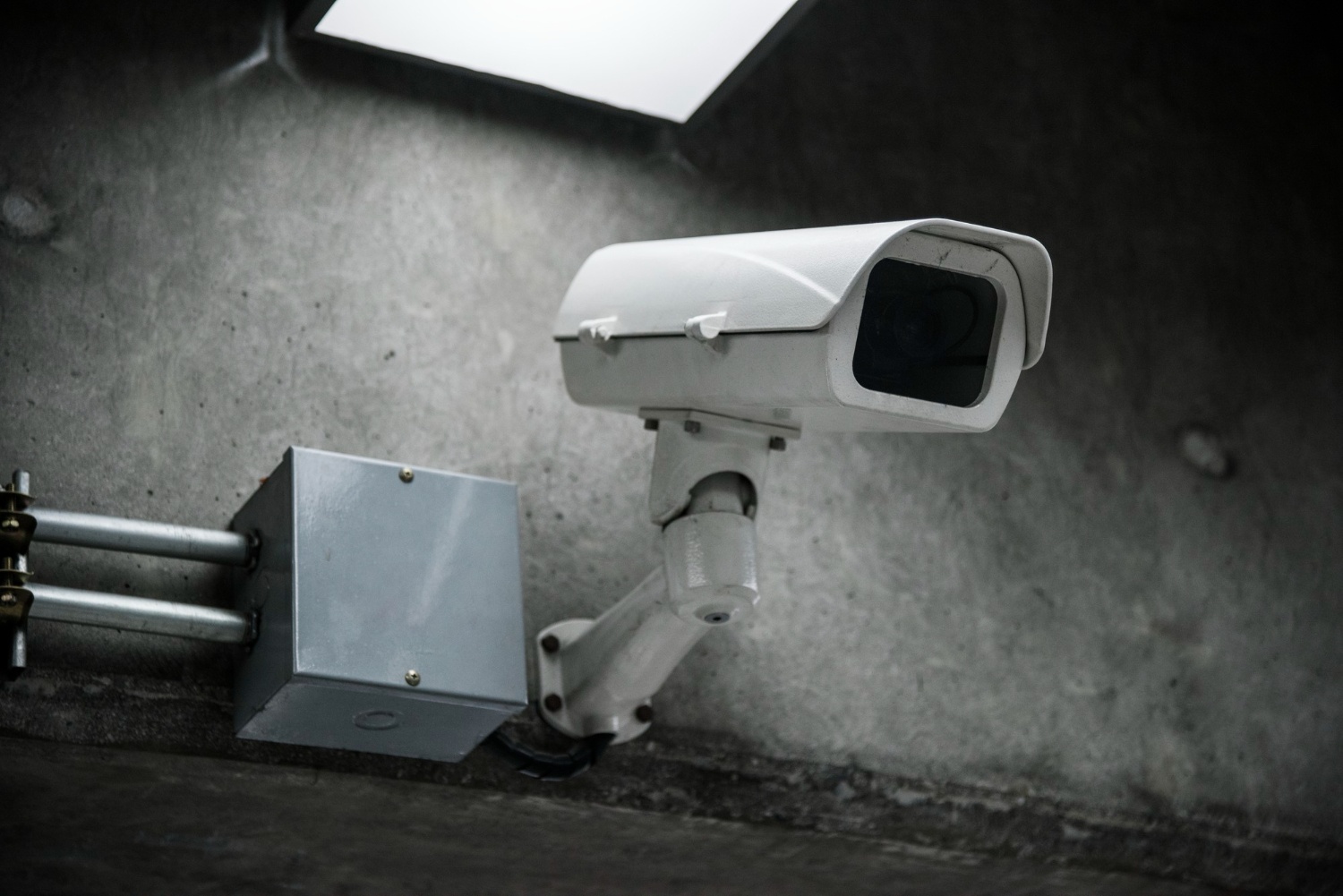 closeup-cctv-camera-wall (1)